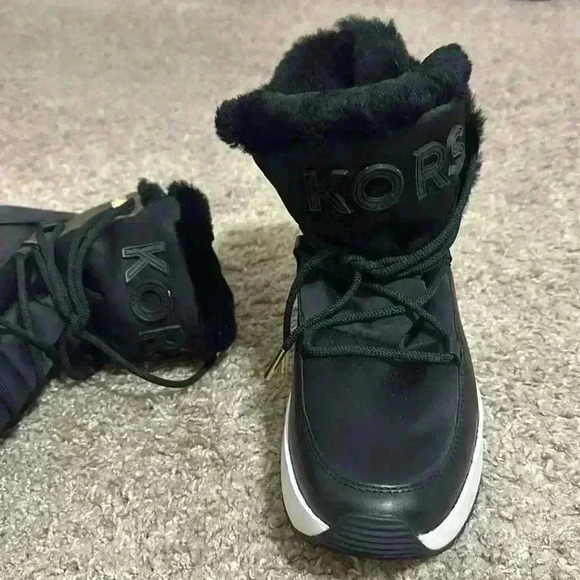 Michael Kors - Picture 3 of 11